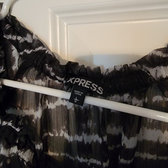 EXPRESS Shear Top - Picture 5 of 6